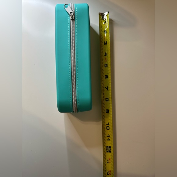 Pencil cases - Picture 3 of 5